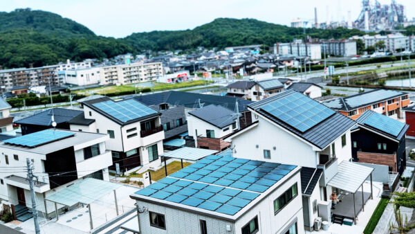 太陽光パネル「義務化」で広がる屋根上発電の未来